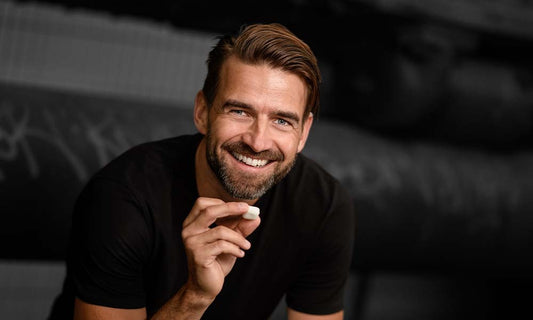 Foto van Mark Tuitert met FIRST energy gum